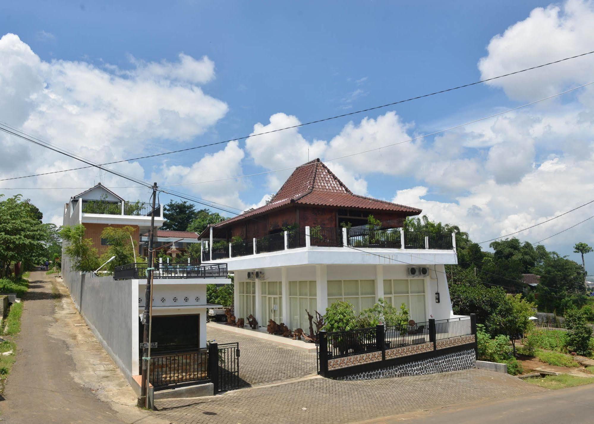 Hotel Malang Hill Syariah Redpartner Extérieur photo