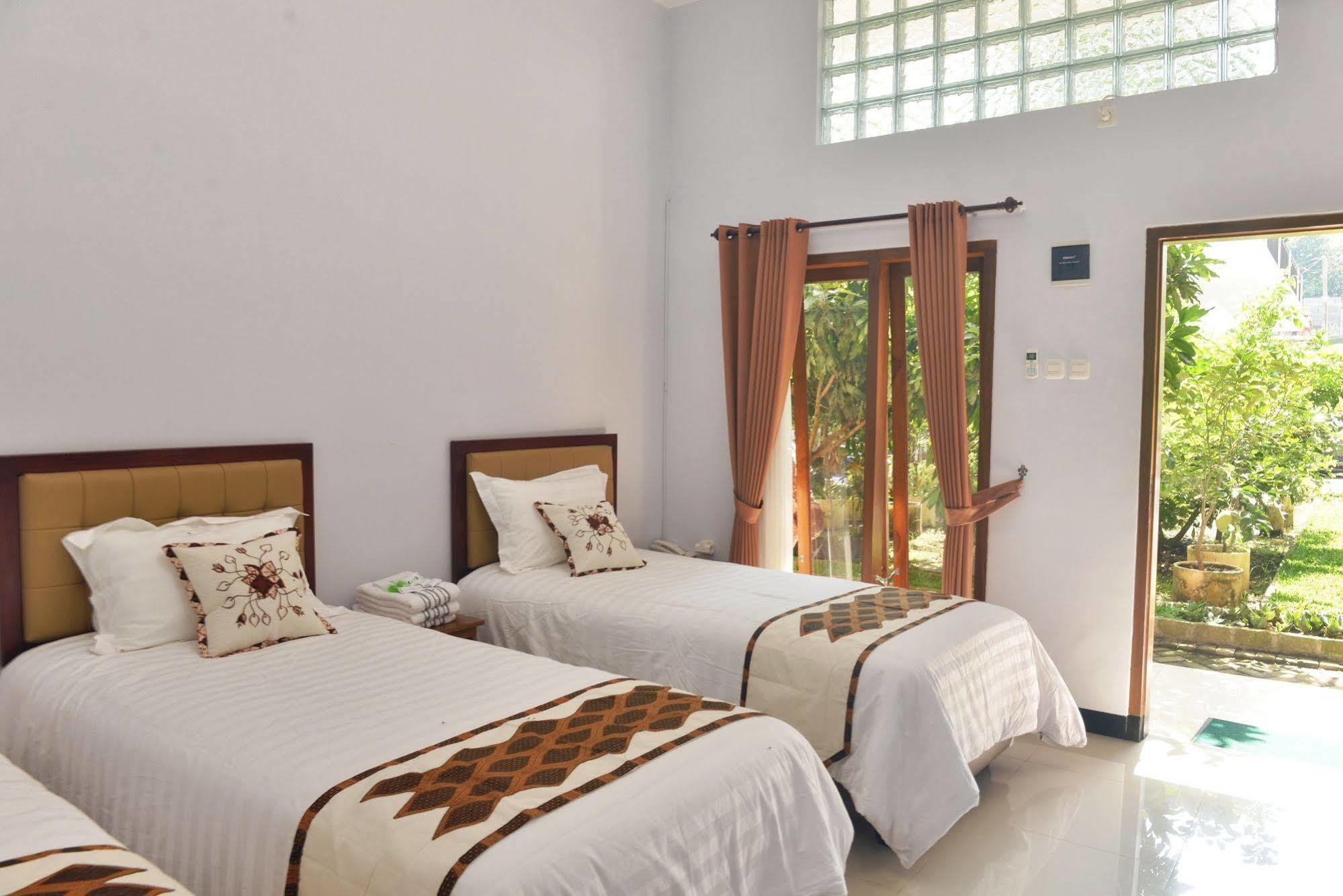 Hotel Malang Hill Syariah Redpartner Extérieur photo
