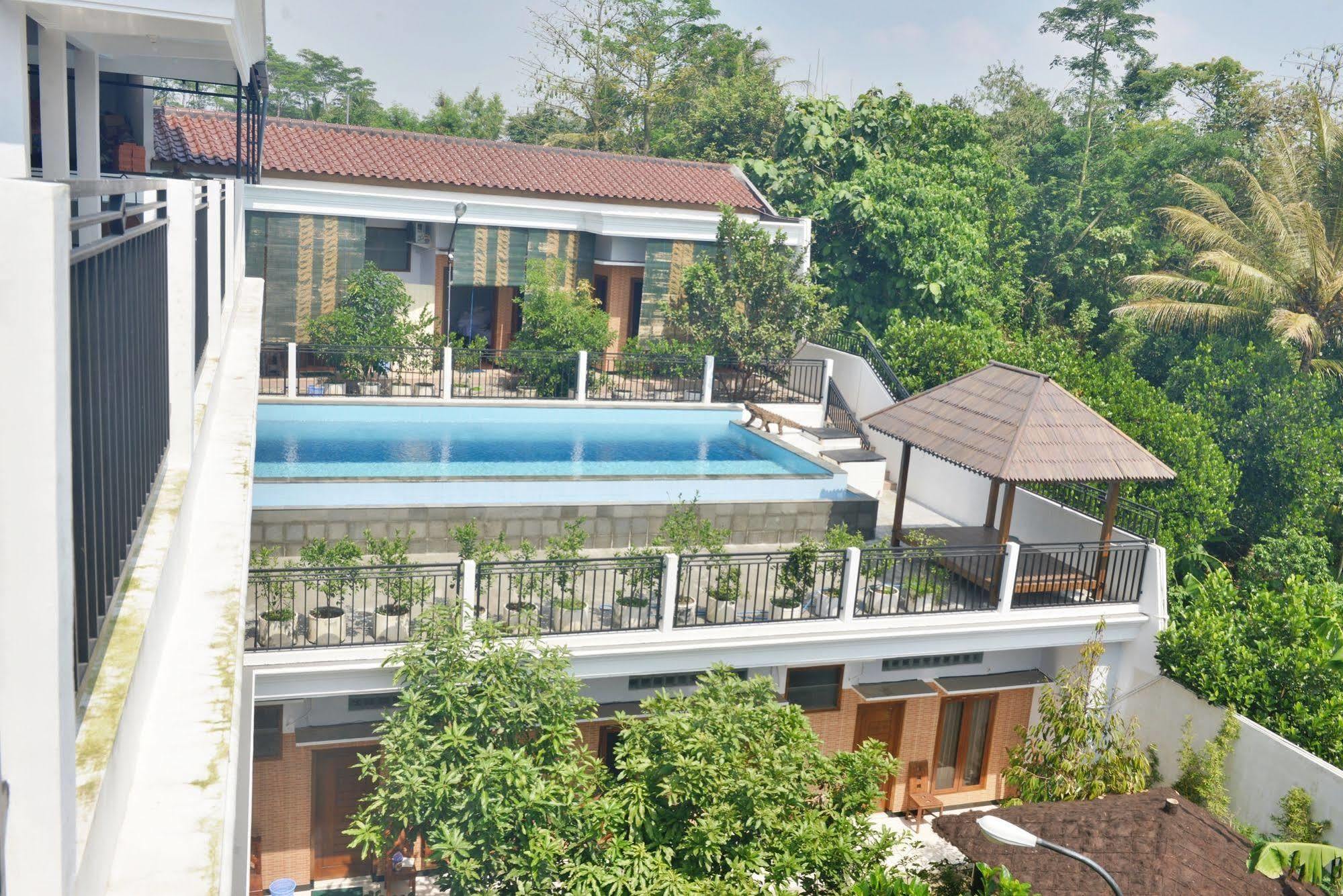 Hotel Malang Hill Syariah Redpartner Extérieur photo
