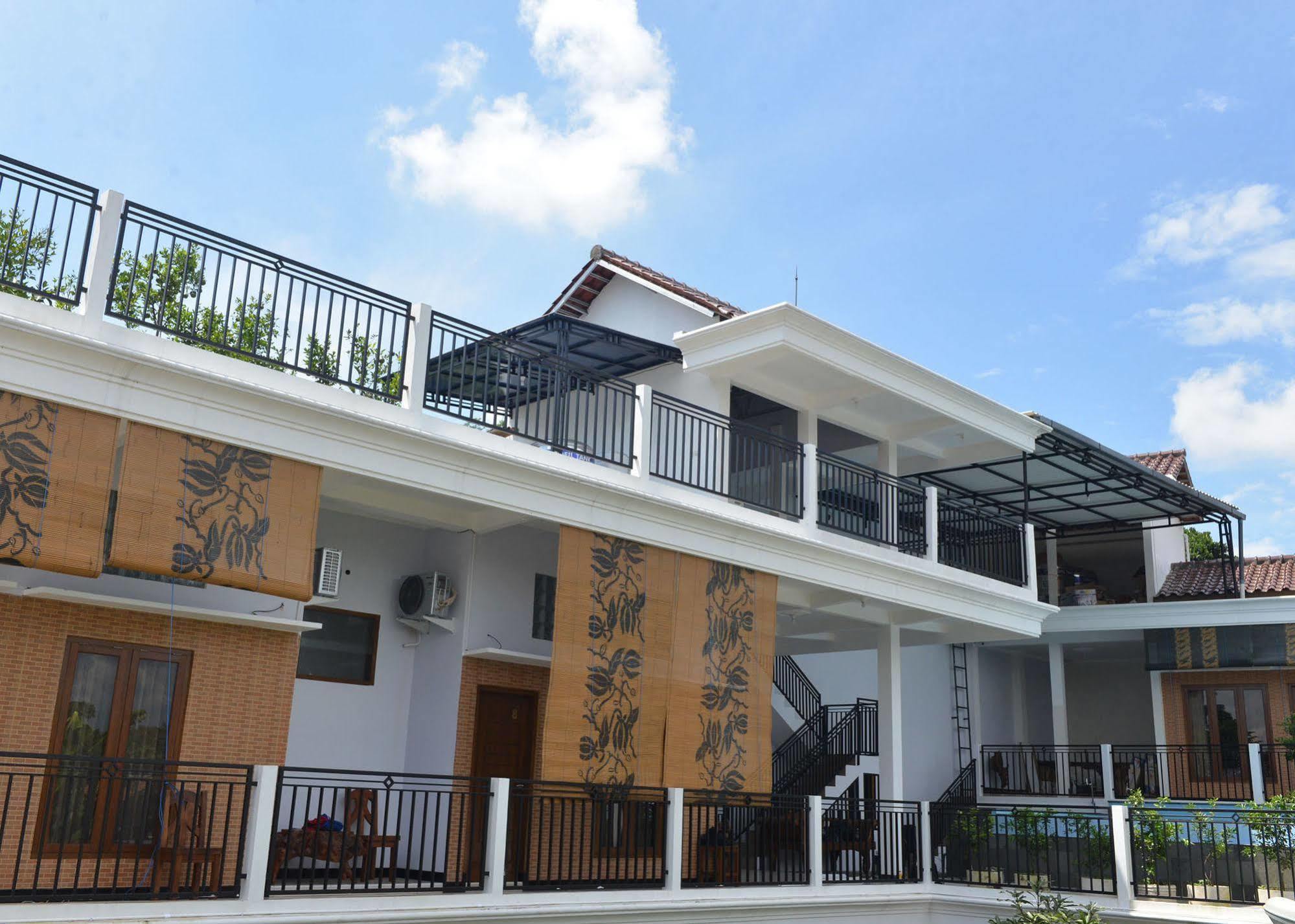 Hotel Malang Hill Syariah Redpartner Extérieur photo