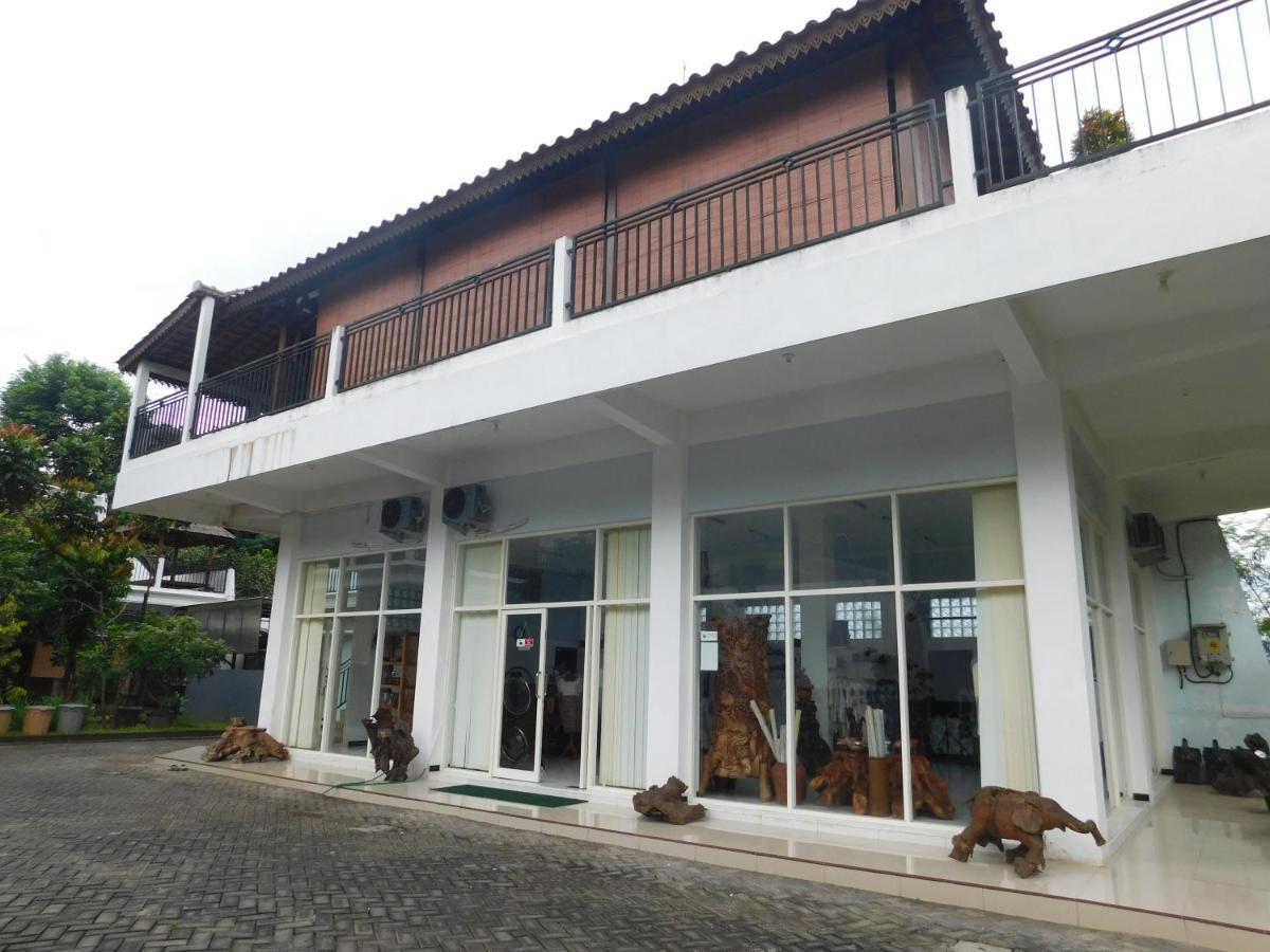 Hotel Malang Hill Syariah Redpartner Extérieur photo