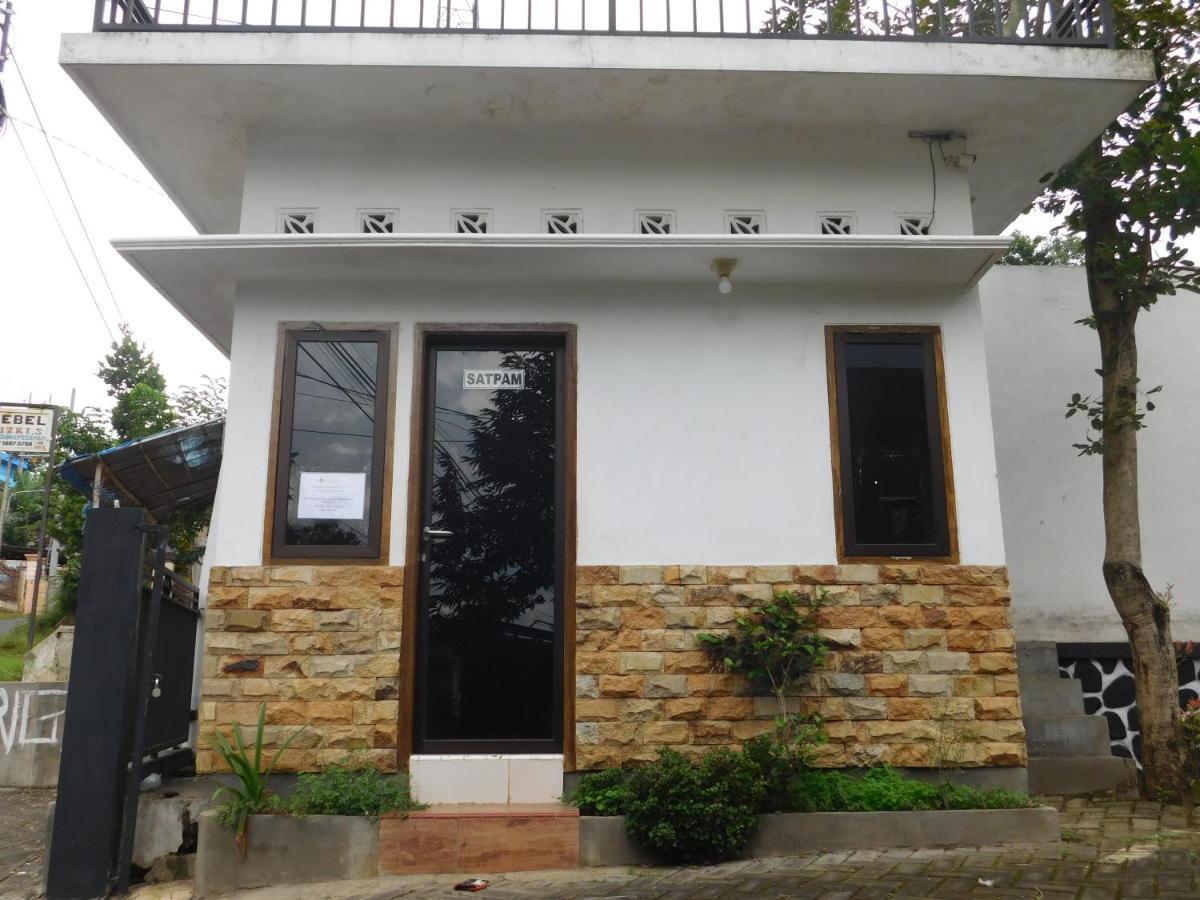 Hotel Malang Hill Syariah Redpartner Extérieur photo